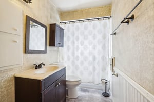 5714-5716 N 87th St-021.jpg