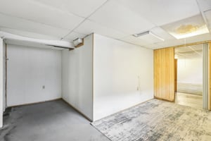 5714-5716 N 87th St-046.jpg