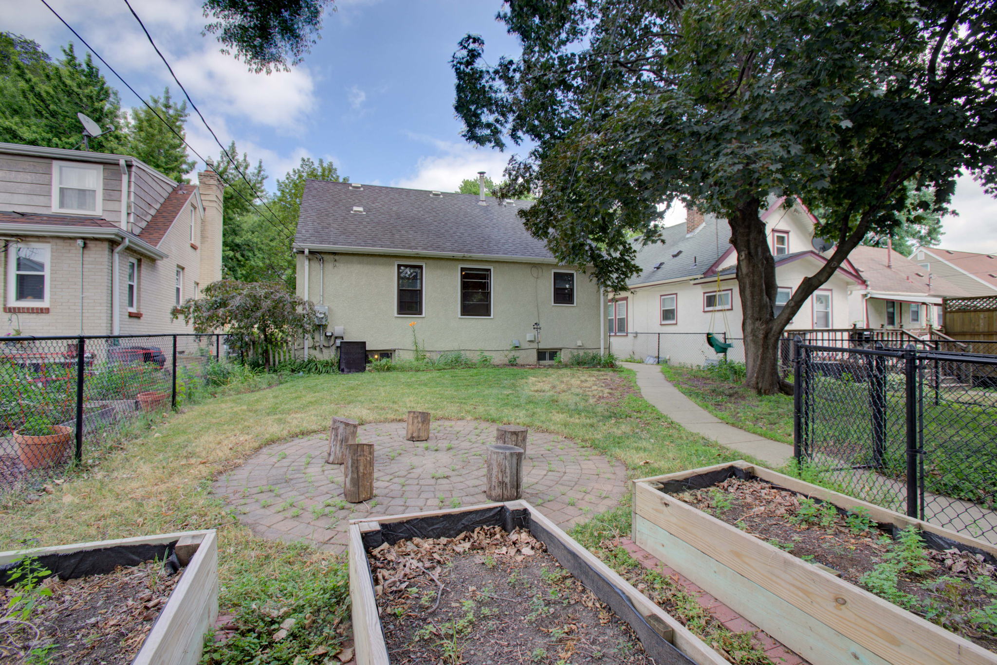 18_Exterior Back