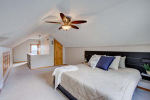 11_1st Bedroom-2
