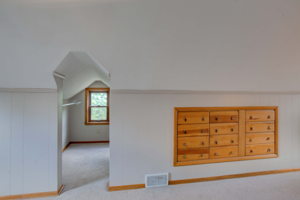 13_1st Bedroom-4
