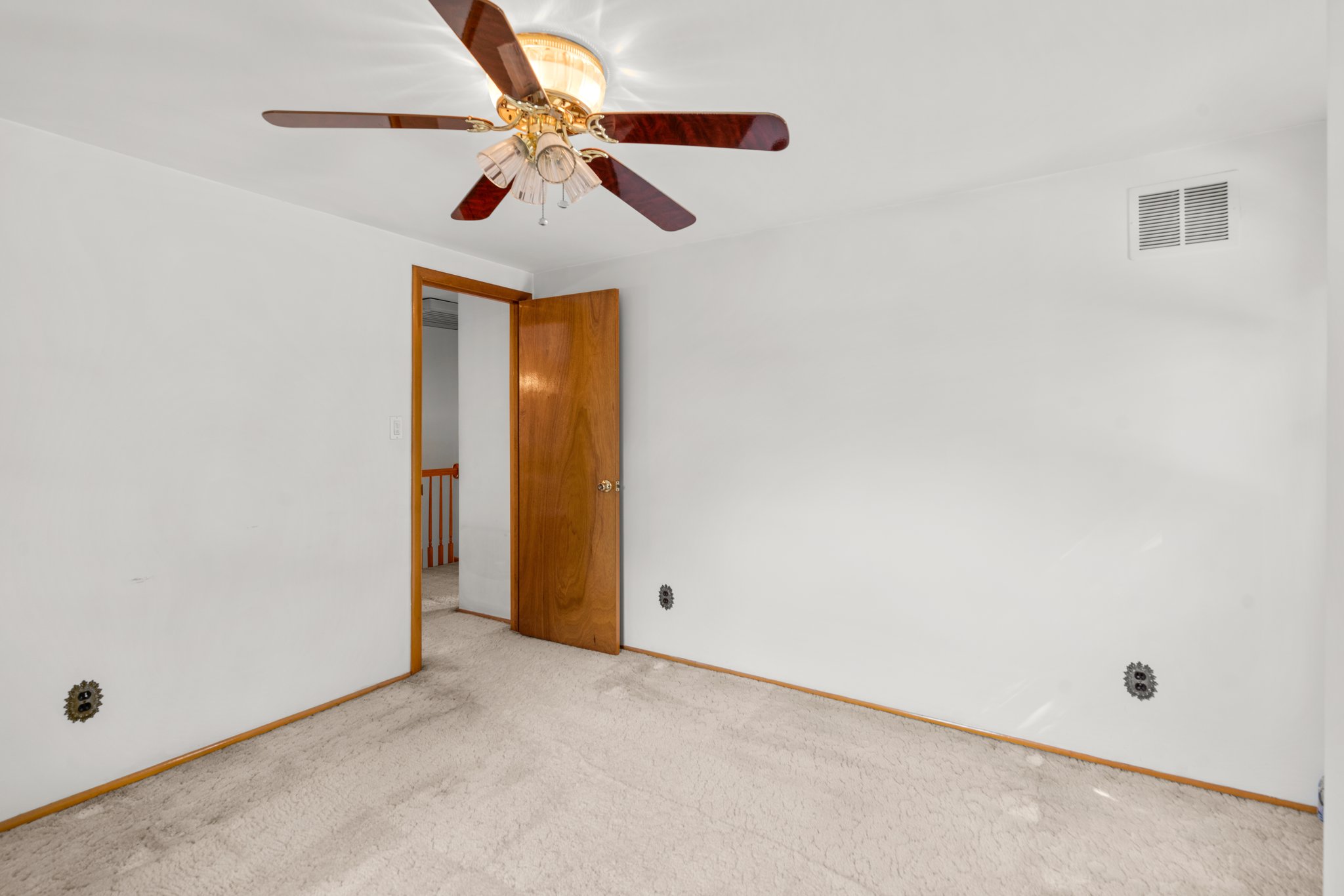 26. Upper bedroom.jpg