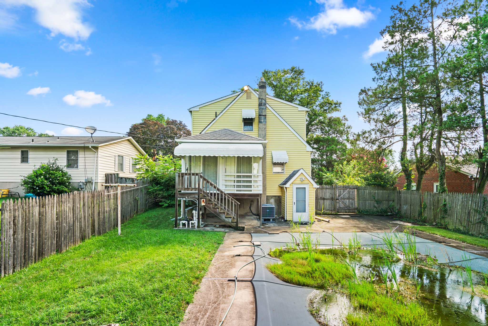 40. back exterior.jpg