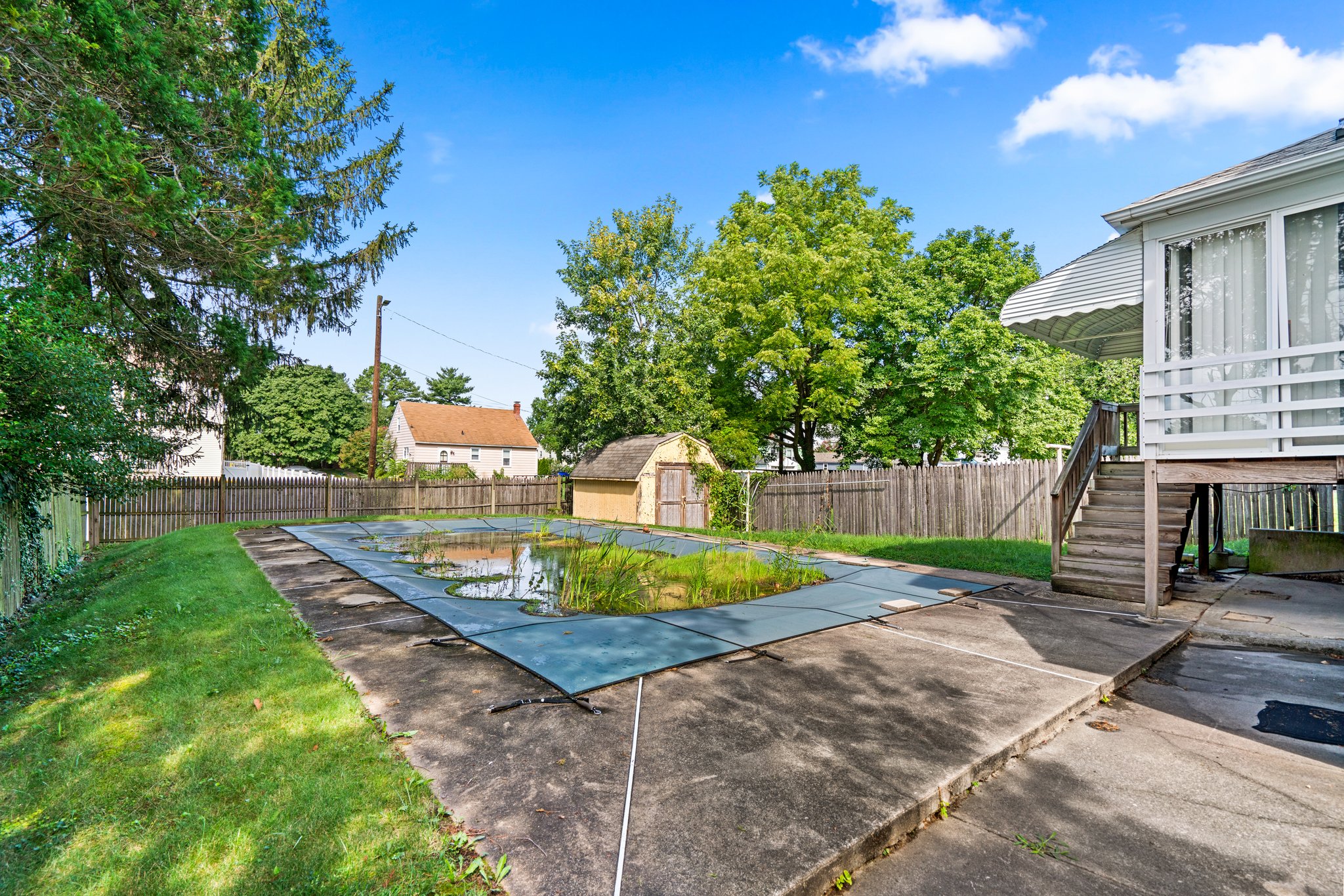 38. back exterior.jpg