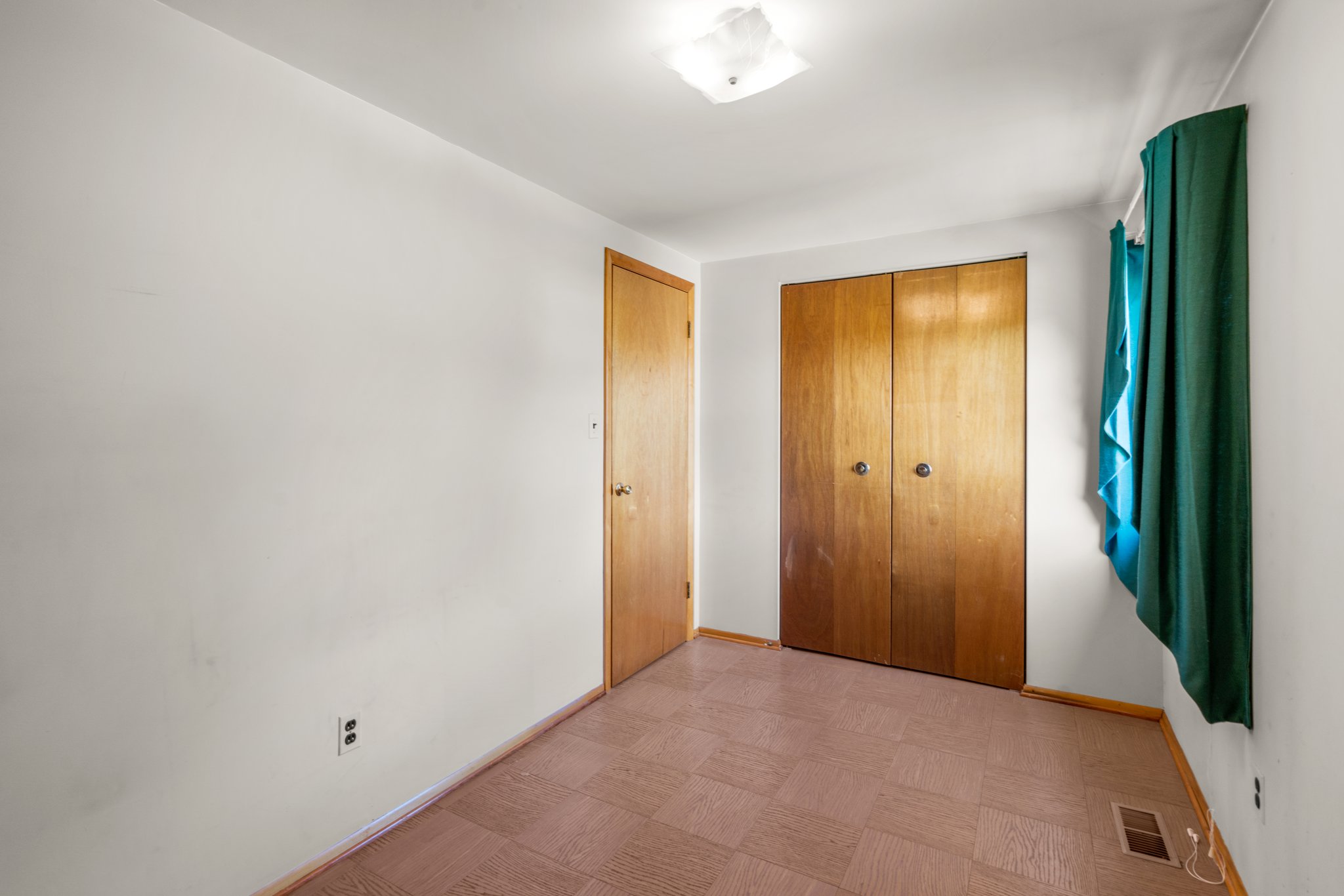 22. Upper bedroom.jpg