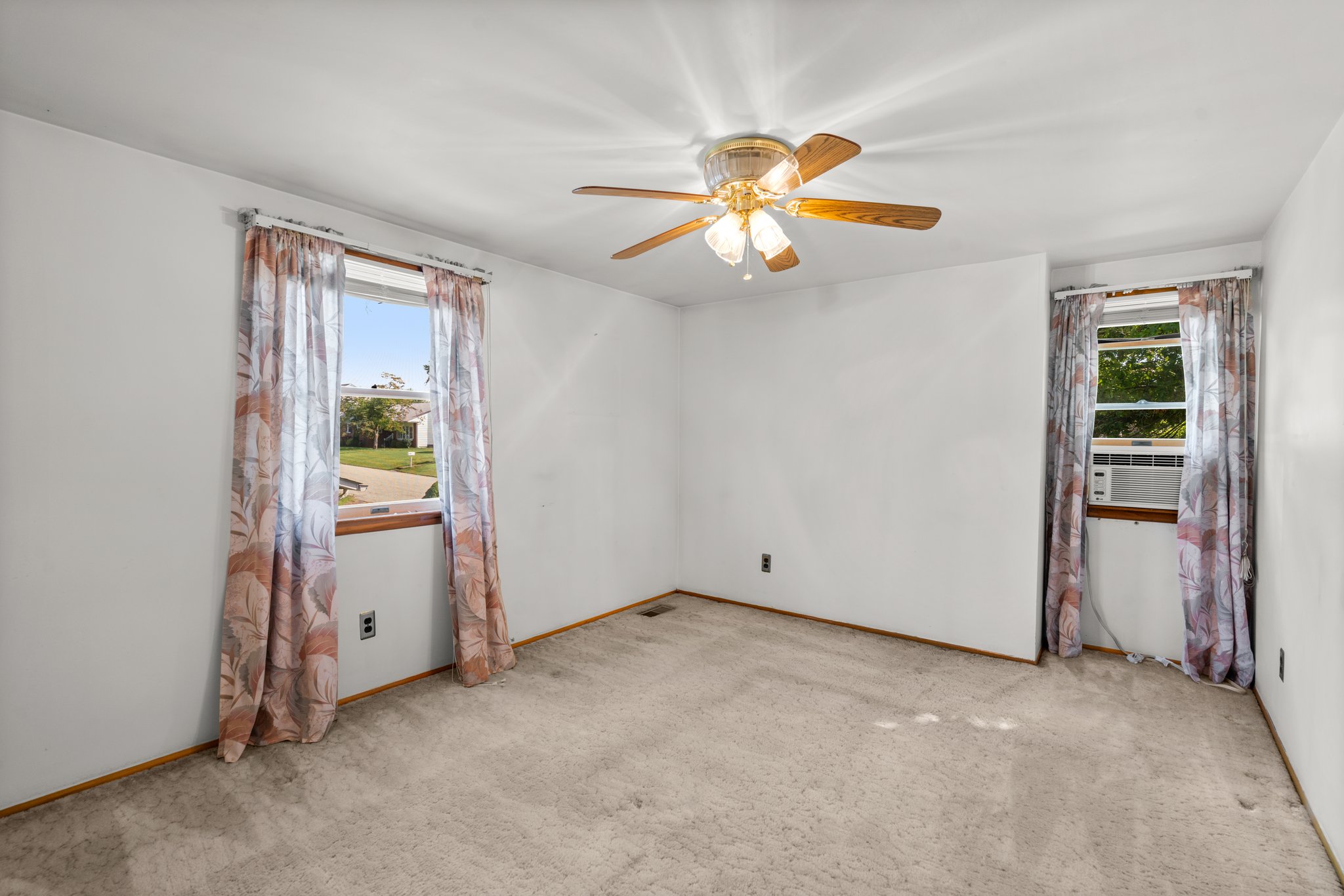 28. Upper bedroom.jpg