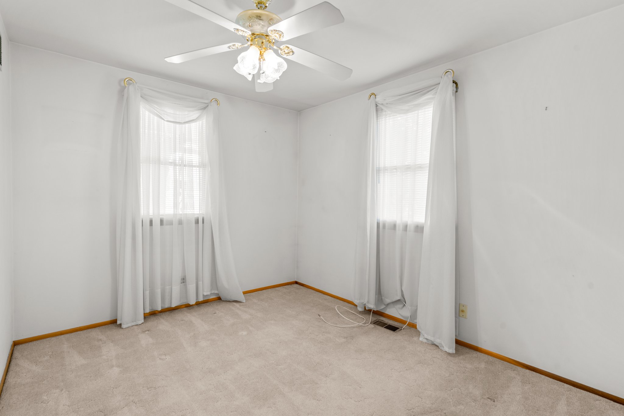 18. Main bedroom.jpg