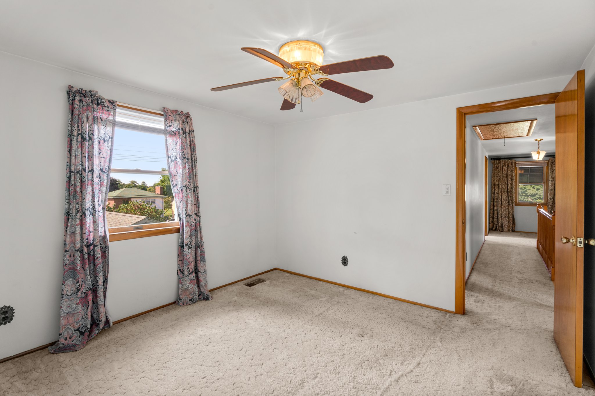 27. Upper bedroom.jpg