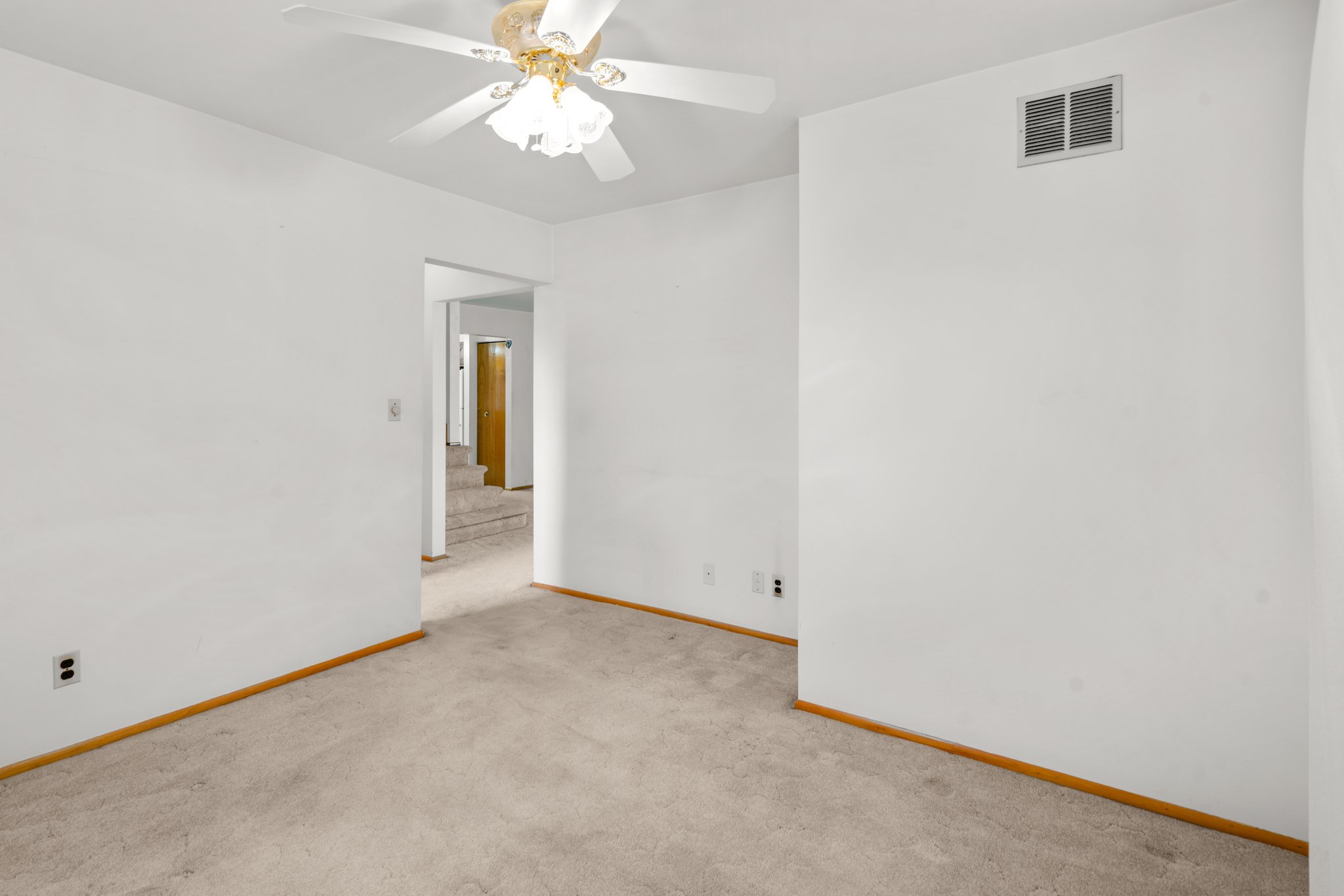 19. Main bedroom.jpg