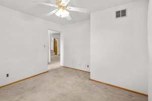 19. Main bedroom.jpg