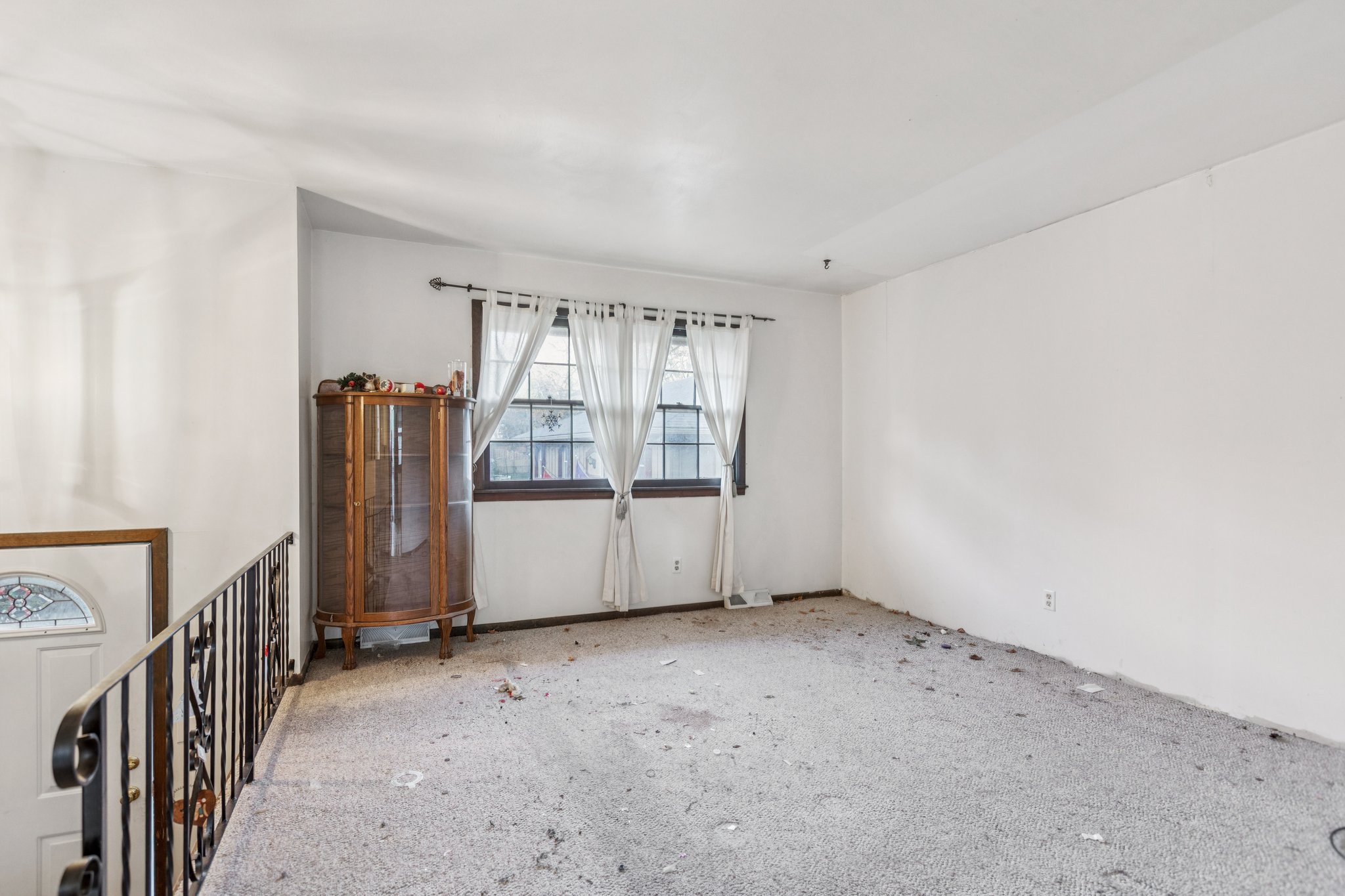7500 - 5719 Farley St_004.jpg