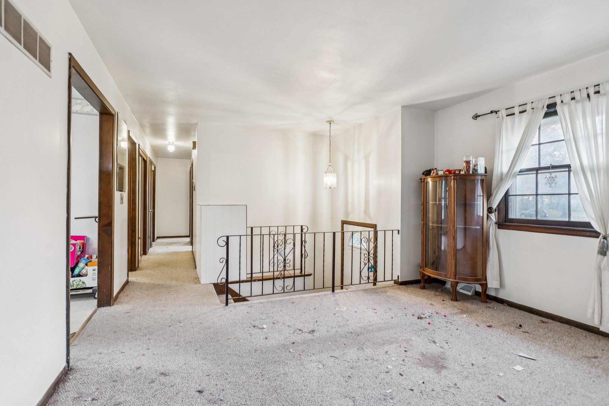 7500 - 5719 Farley St_006.jpg