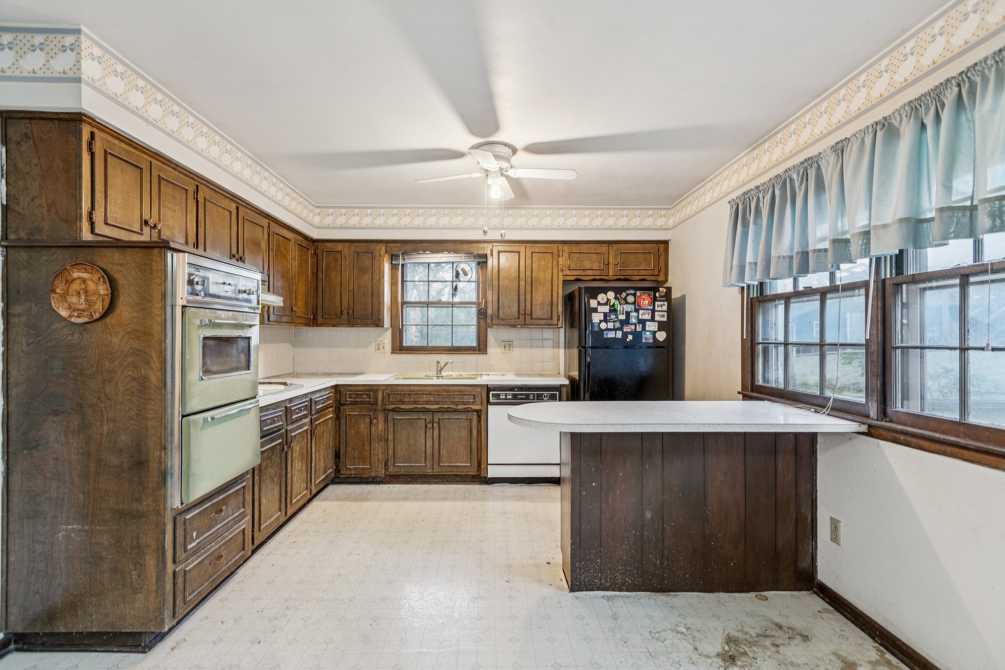 7500 - 5719 Farley St_010.jpg