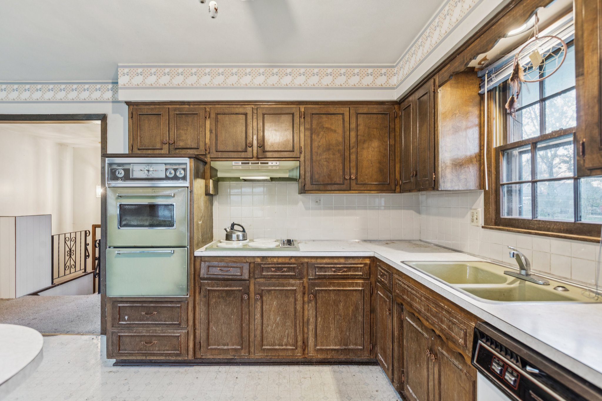 7500 - 5719 Farley St_013.jpg
