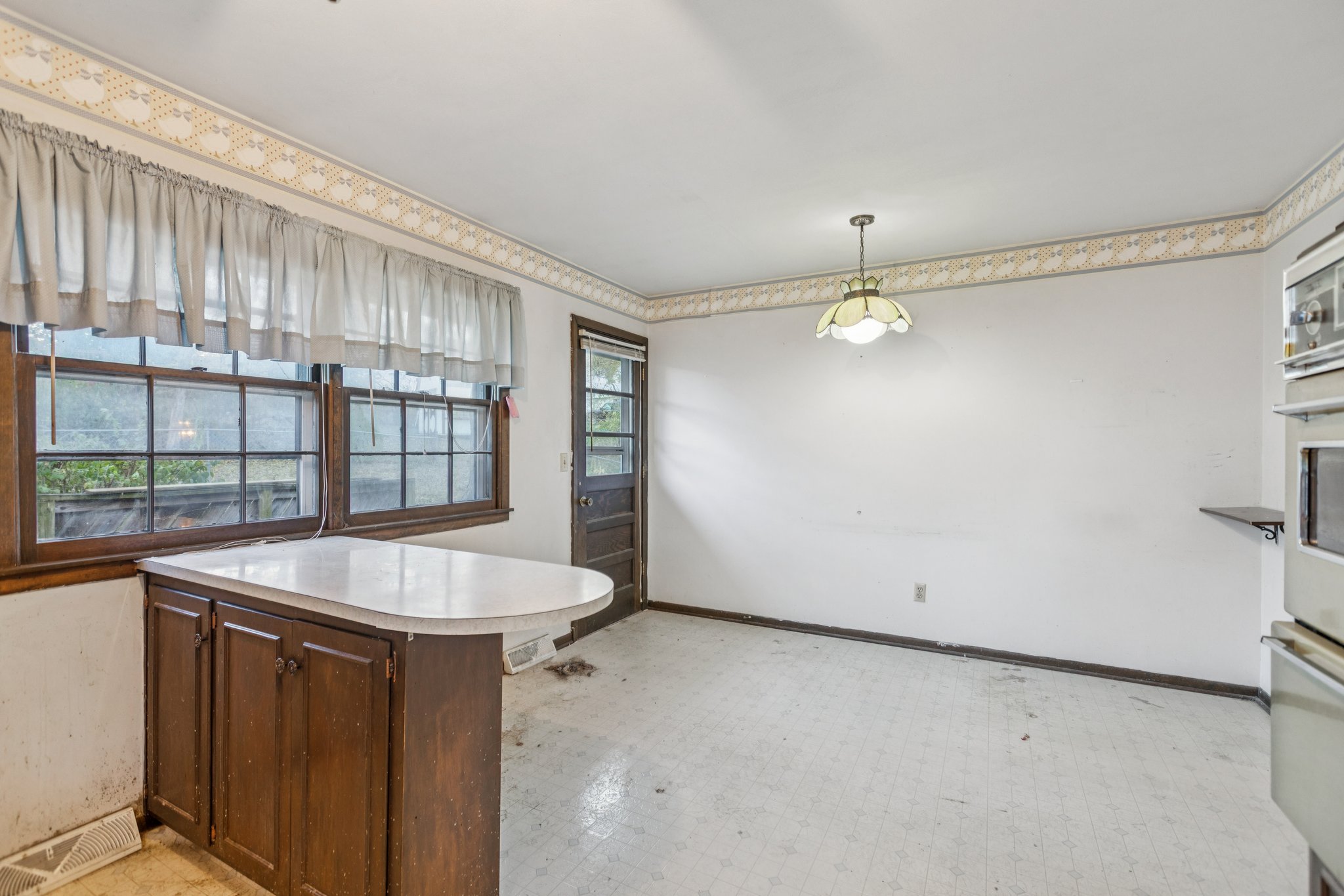 7500 - 5719 Farley St_016.jpg