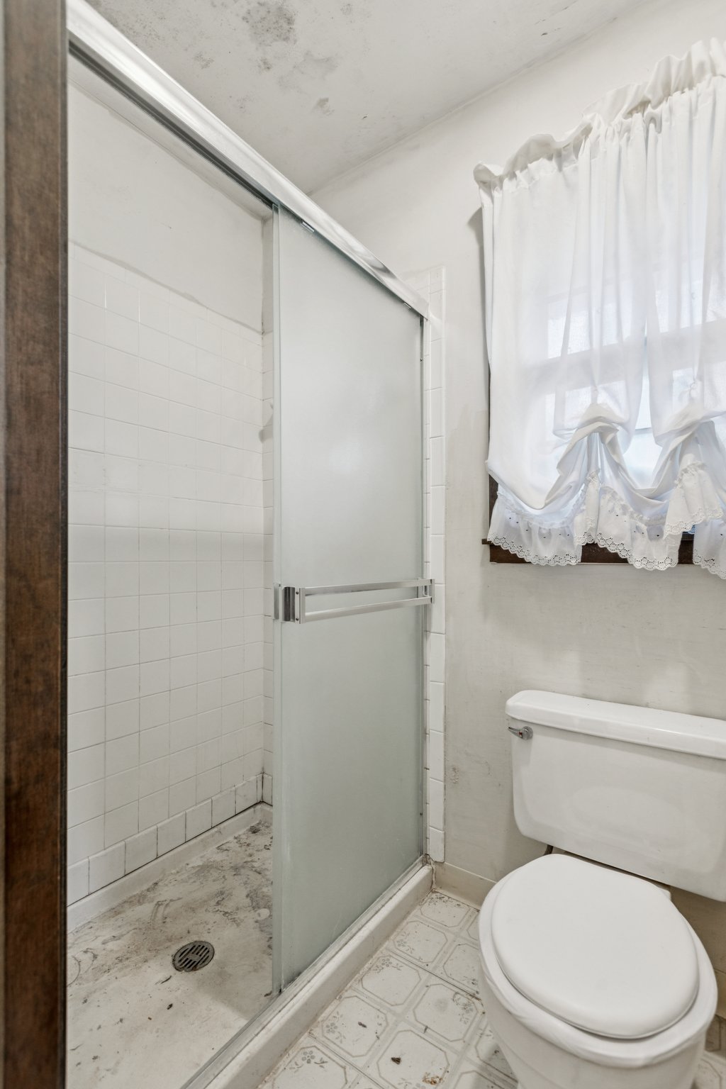 7500 - 5719 Farley St_023.jpg