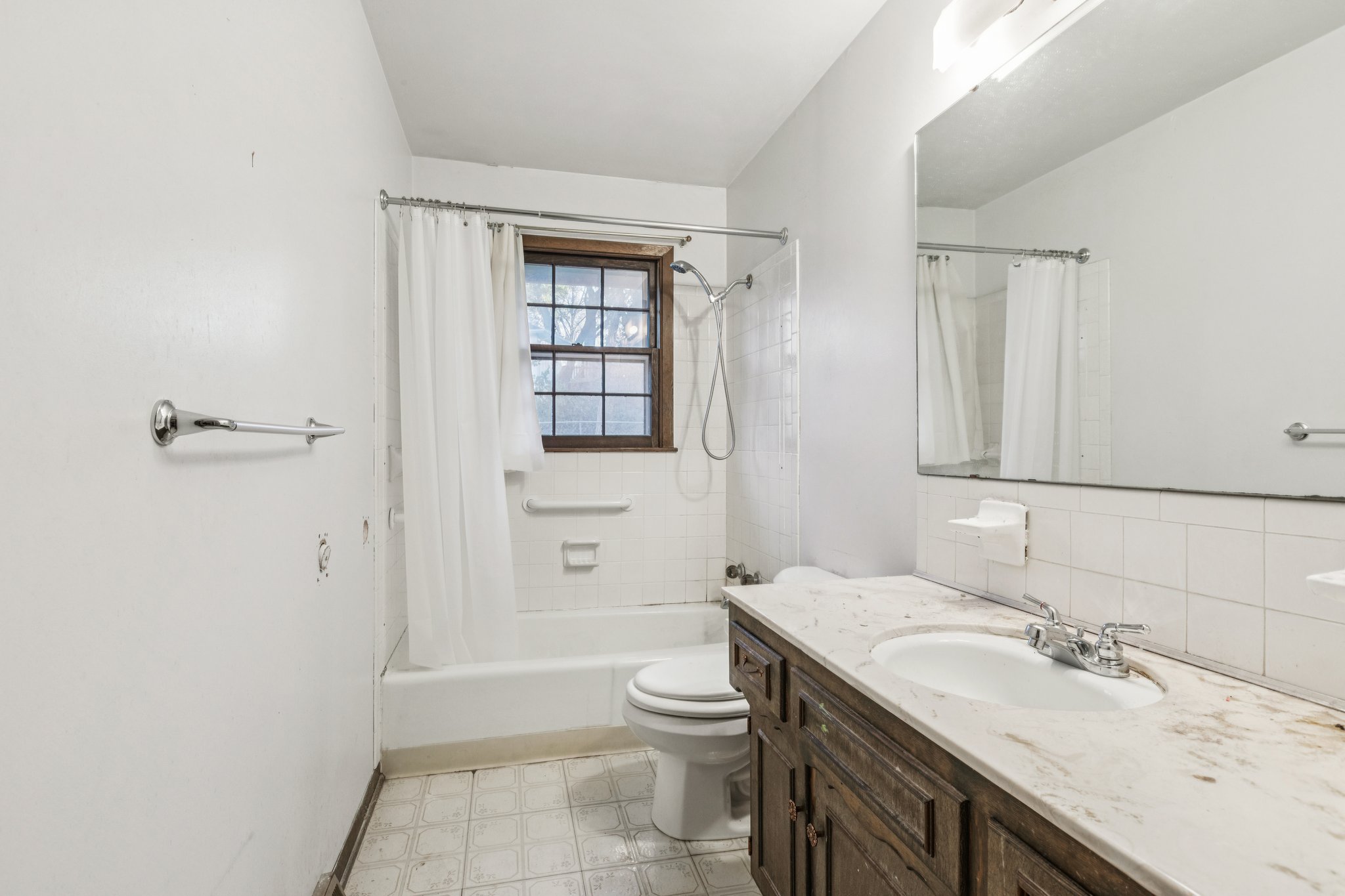 7500 - 5719 Farley St_028.jpg