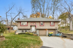 7500 - 5719 Farley St_001.jpg