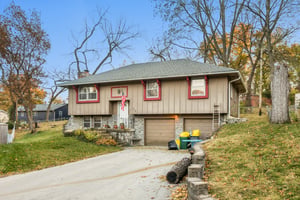 7500 - 5719 Farley St_002.jpg