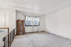 7500 - 5719 Farley St_004.jpg