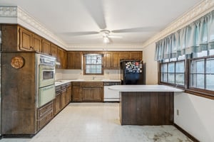 7500 - 5719 Farley St_010.jpg