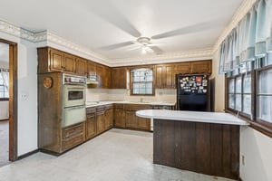 7500 - 5719 Farley St_011.jpg