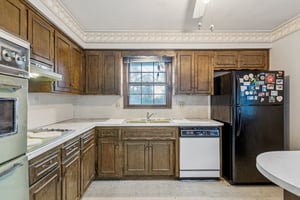 7500 - 5719 Farley St_012.jpg