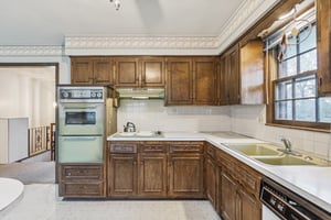 7500 - 5719 Farley St_013.jpg