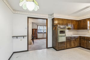 7500 - 5719 Farley St_014.jpg