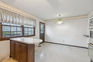 7500 - 5719 Farley St_016.jpg