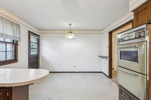 7500 - 5719 Farley St_017.jpg
