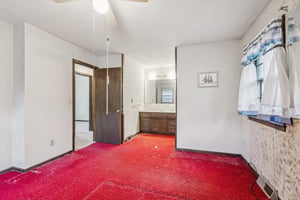 7500 - 5719 Farley St_020.jpg
