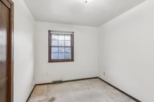 7500 - 5719 Farley St_024.jpg