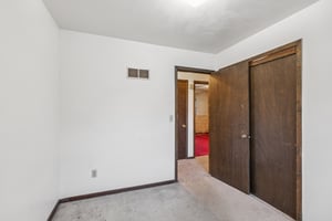7500 - 5719 Farley St_025.jpg