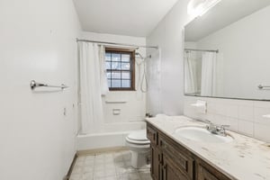7500 - 5719 Farley St_028.jpg