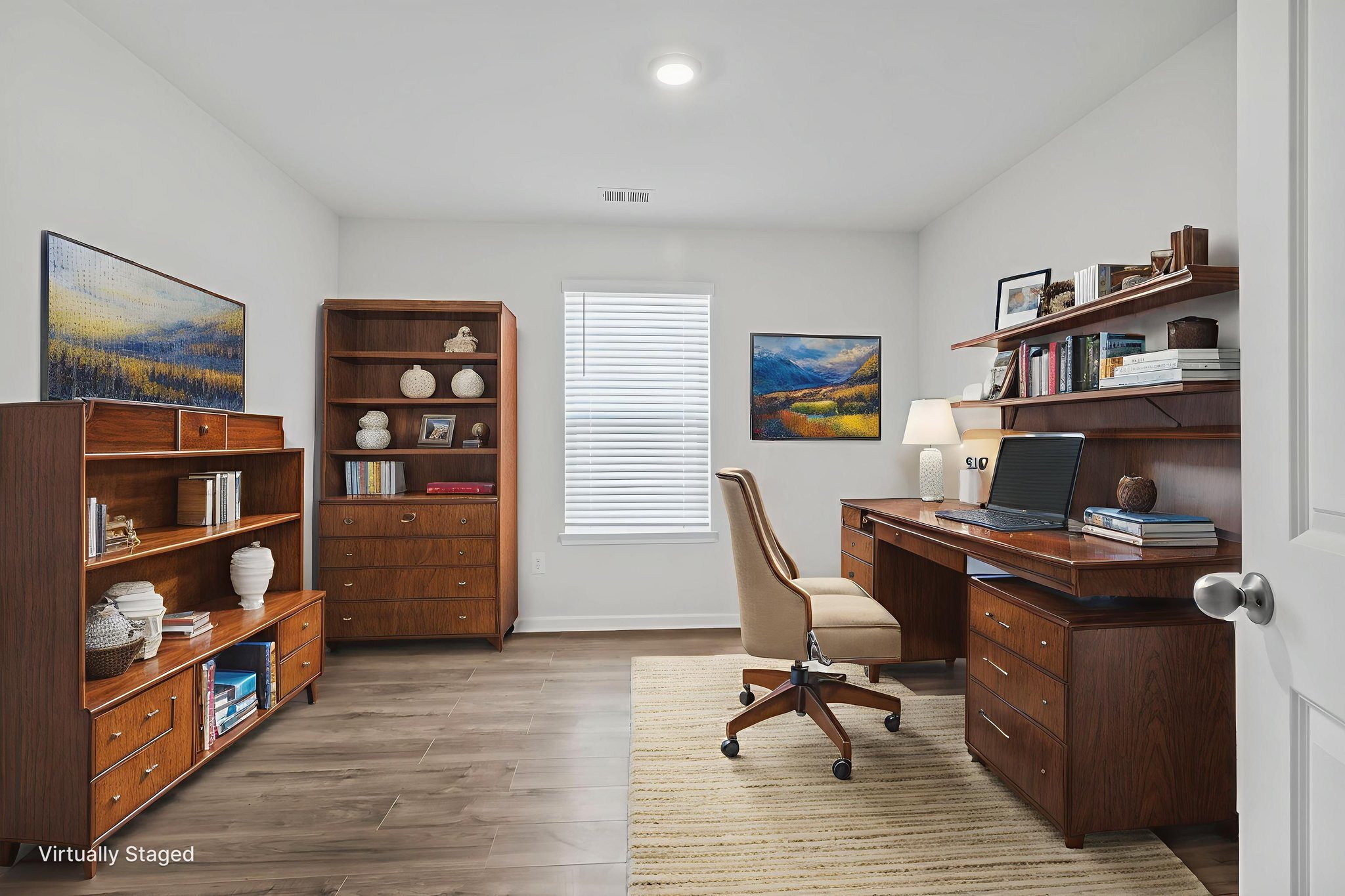 DSC06531 virtually staged.jpeg