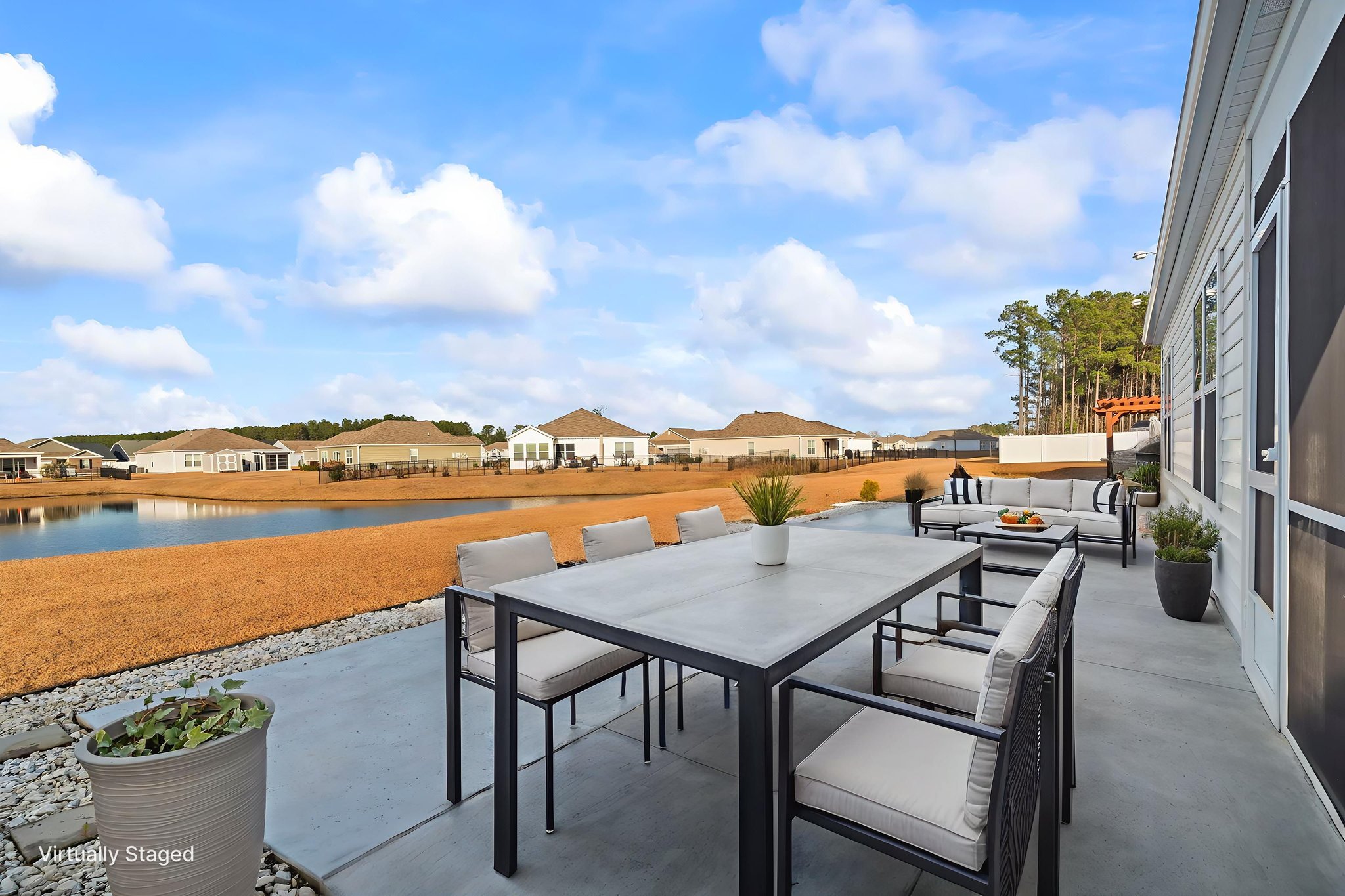 DSC06624 virtually staged.jpeg