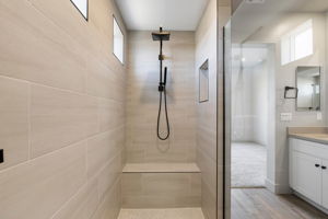 Primary Bathroom (4)