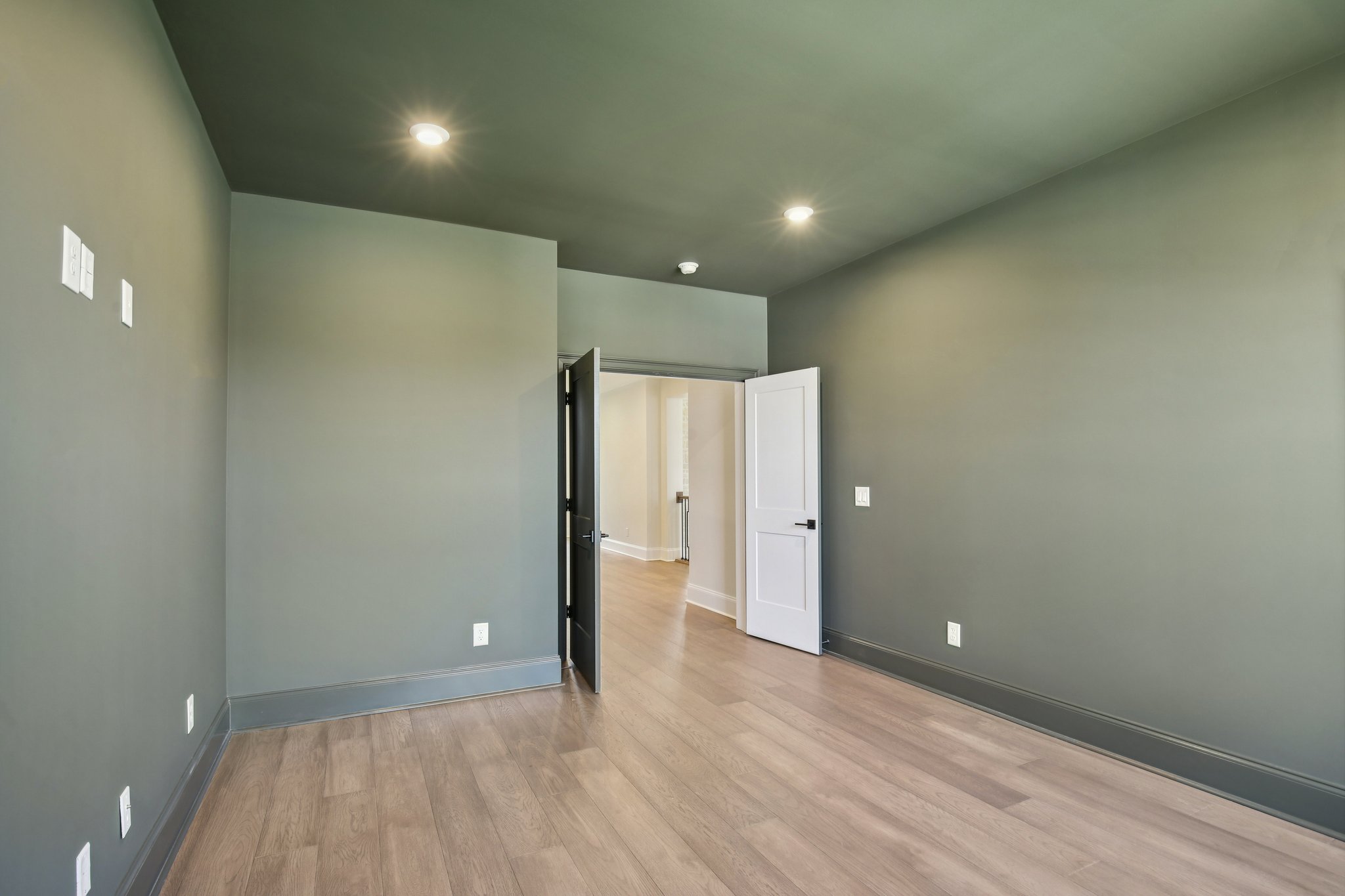Nola Dr-S2403-078.jpg
