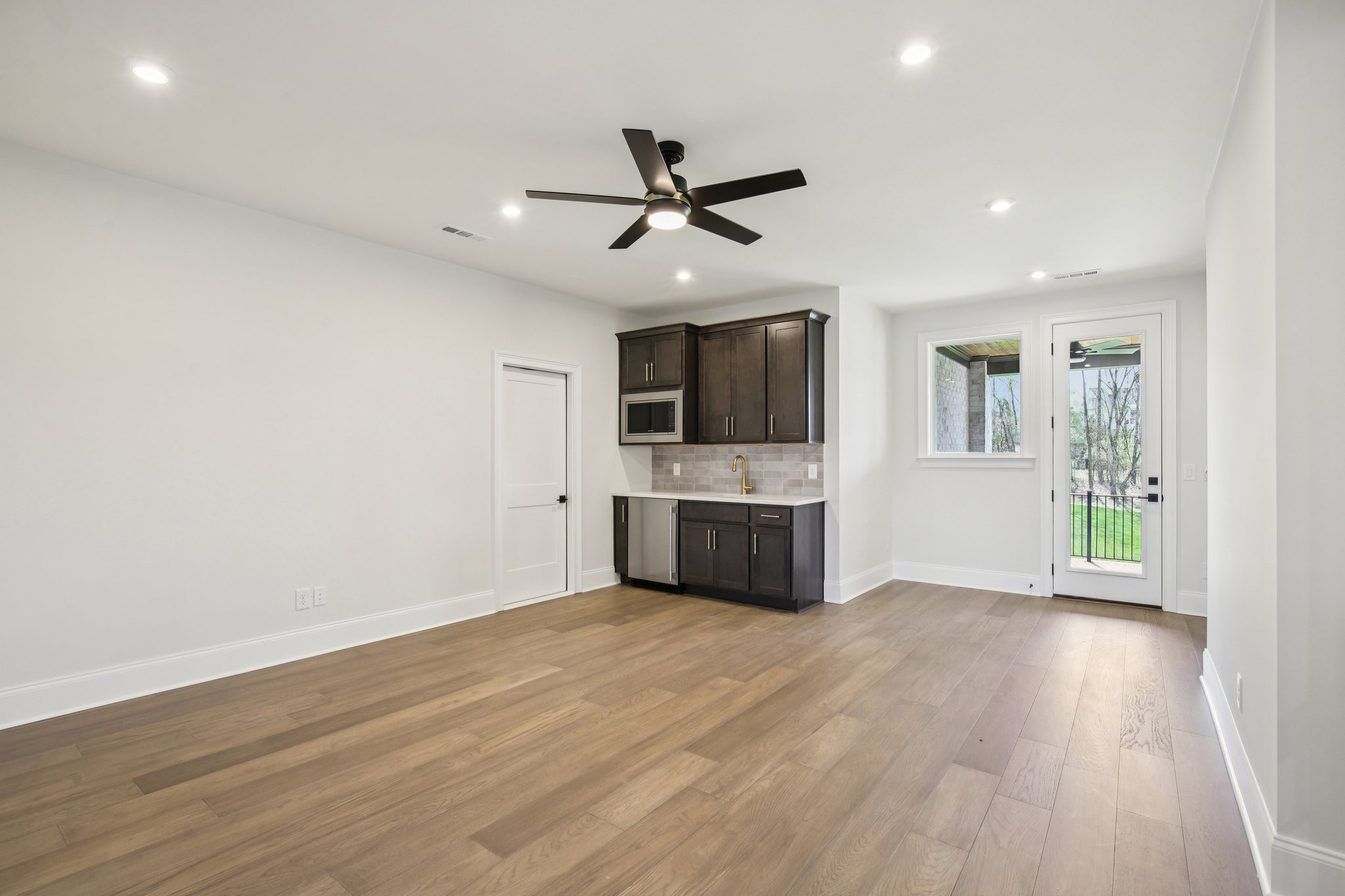 Nola Dr-S2403-083.jpg