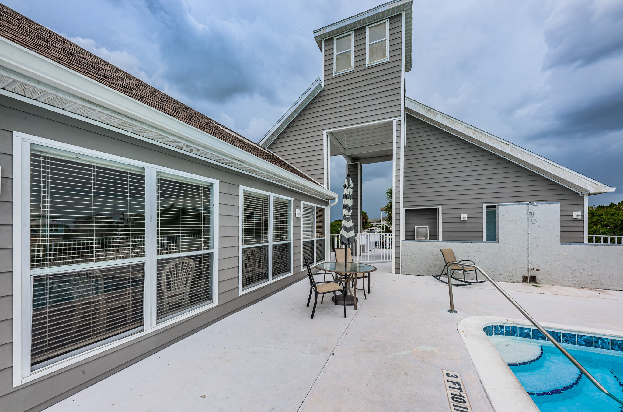 10-Mariners Way Clubhouse Patio