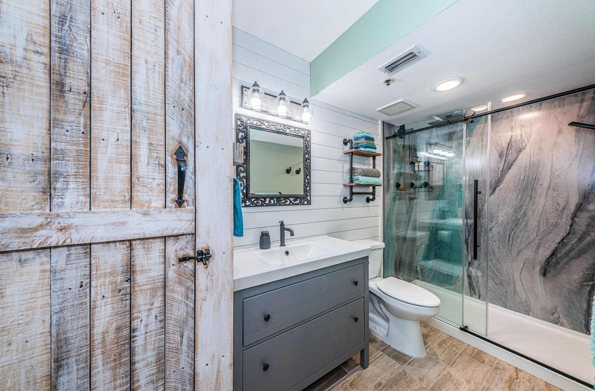 Master Bathroom1c