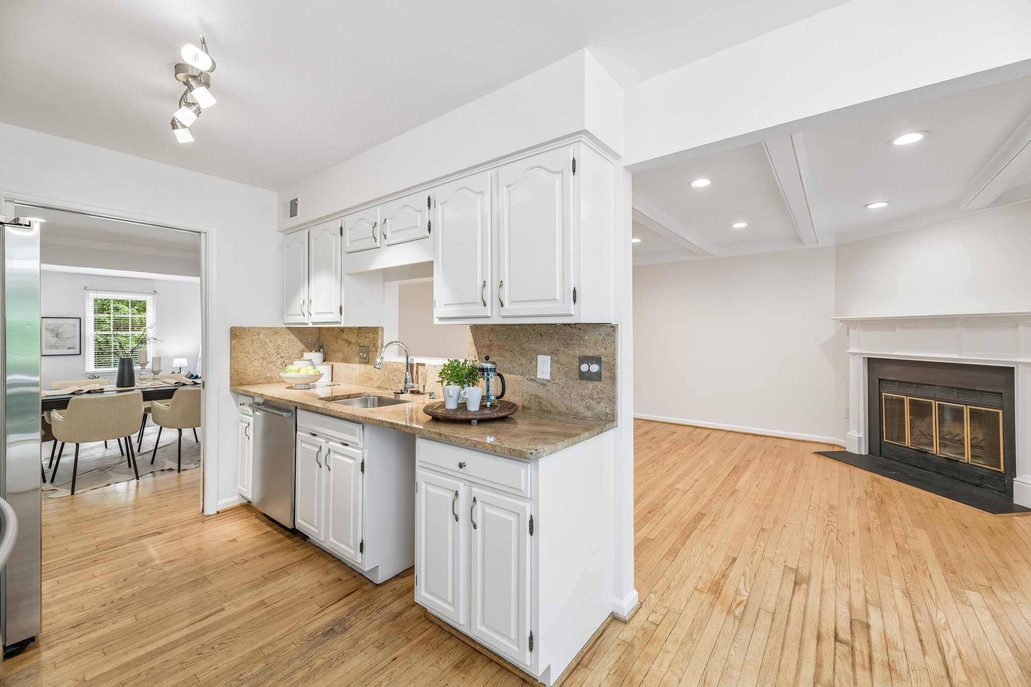 Brewer House Cir-S2906-018.jpg