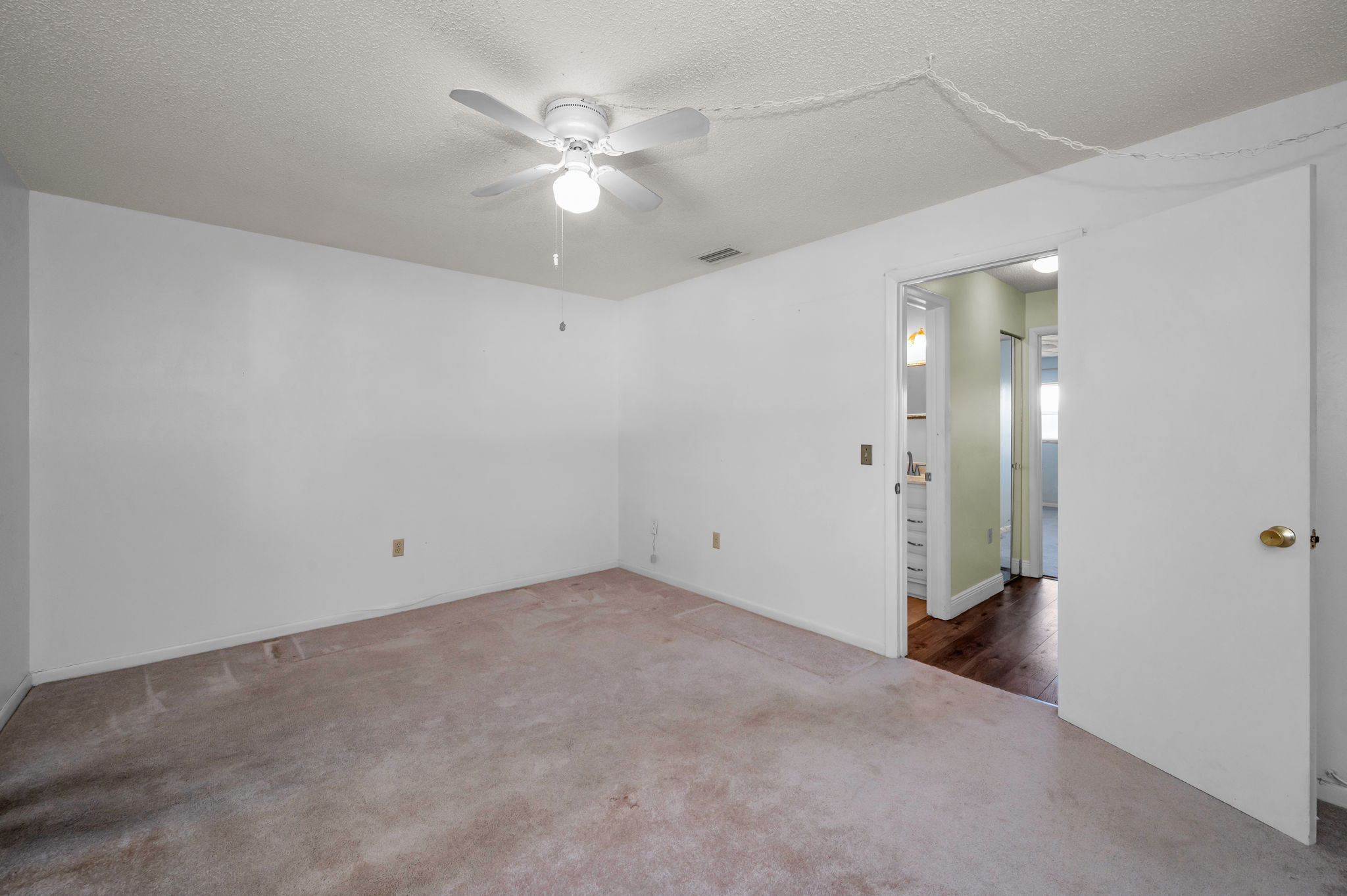 Primary Bedroom1b