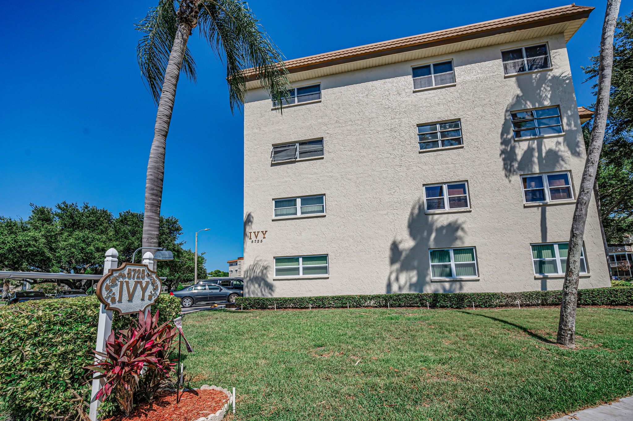 Front Exterior4