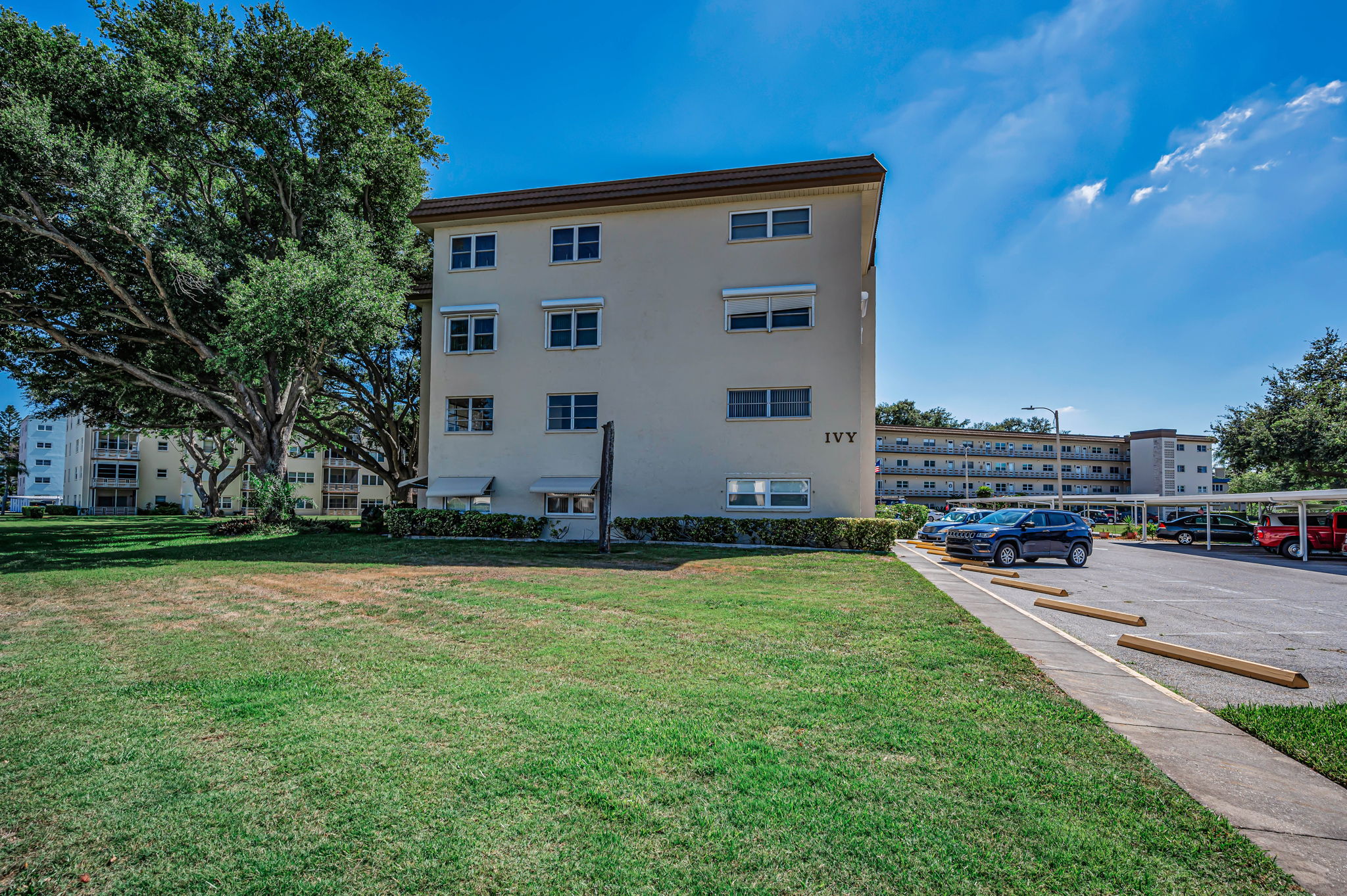 Front Exterior8