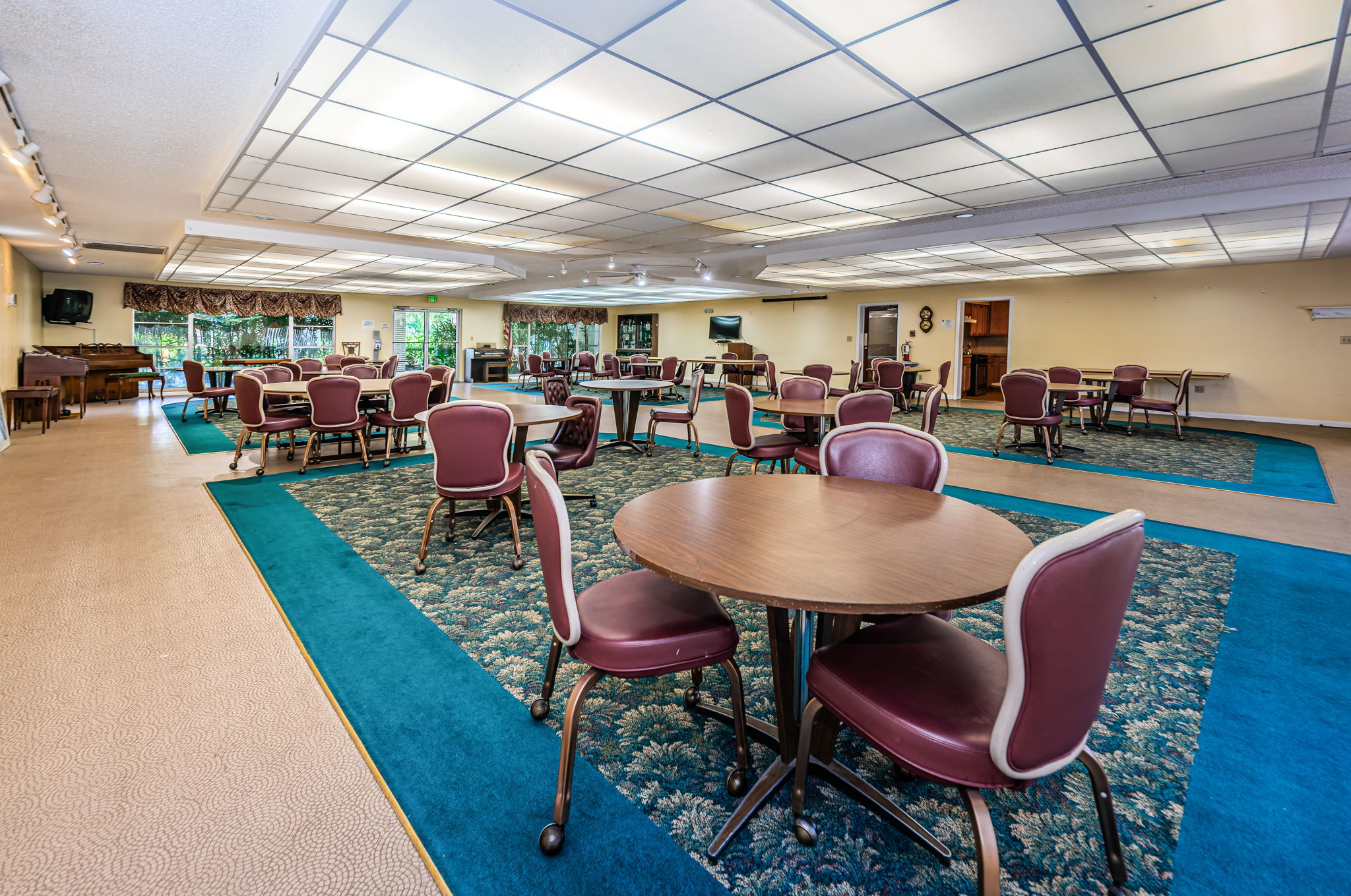 Magnolia Sun Center Card Room1-2
