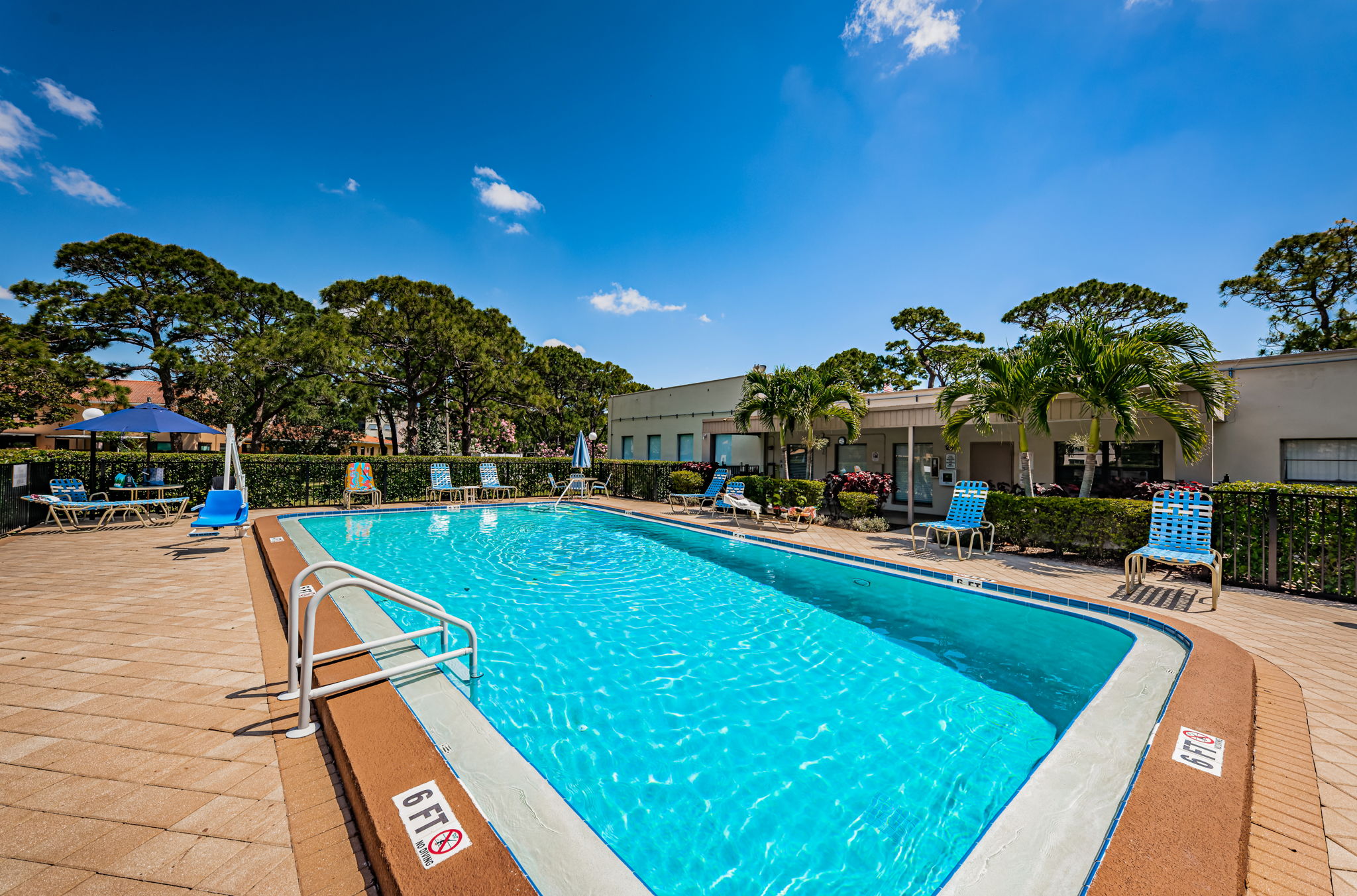 Oleander Lake Center4 Pool