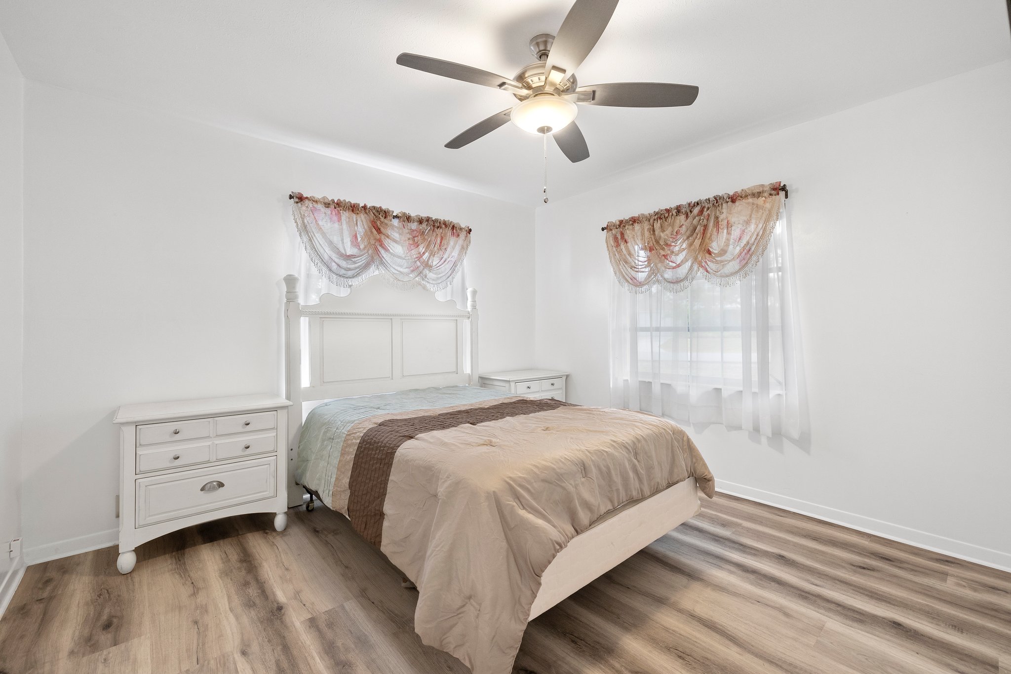 Guest Bedroom 1-1.jpg