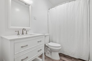 Guest Bathroom 1.jpg